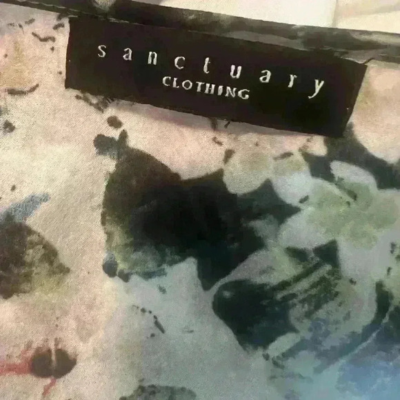 Sanctuary ladies sleeveless blouse size Medium. Worn once Colorful flowy top. - Picture 9 of 12